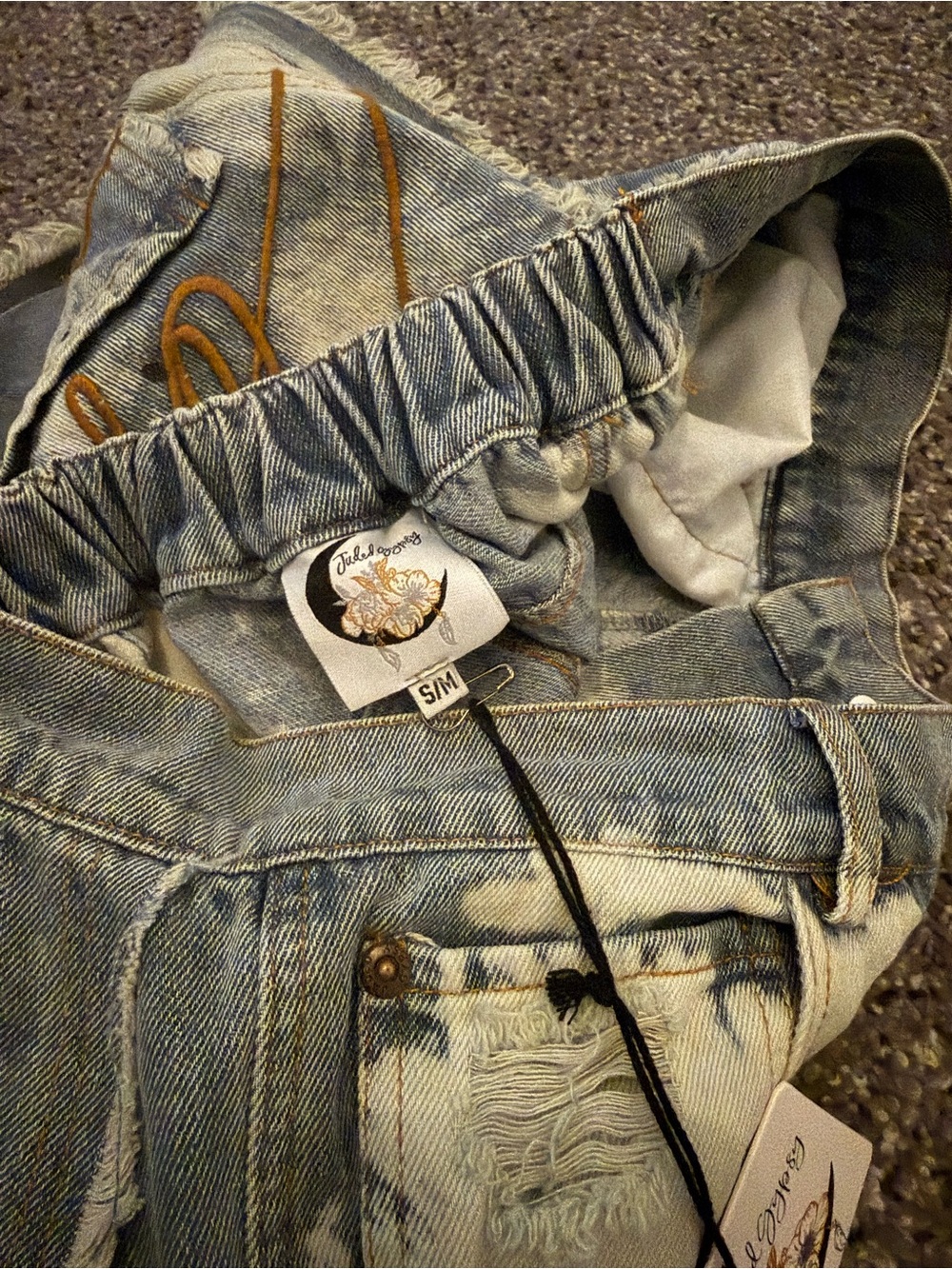 Hand-Painted Floral Straight-Leg Women's Jeans - Blue - Picture 3 of 3